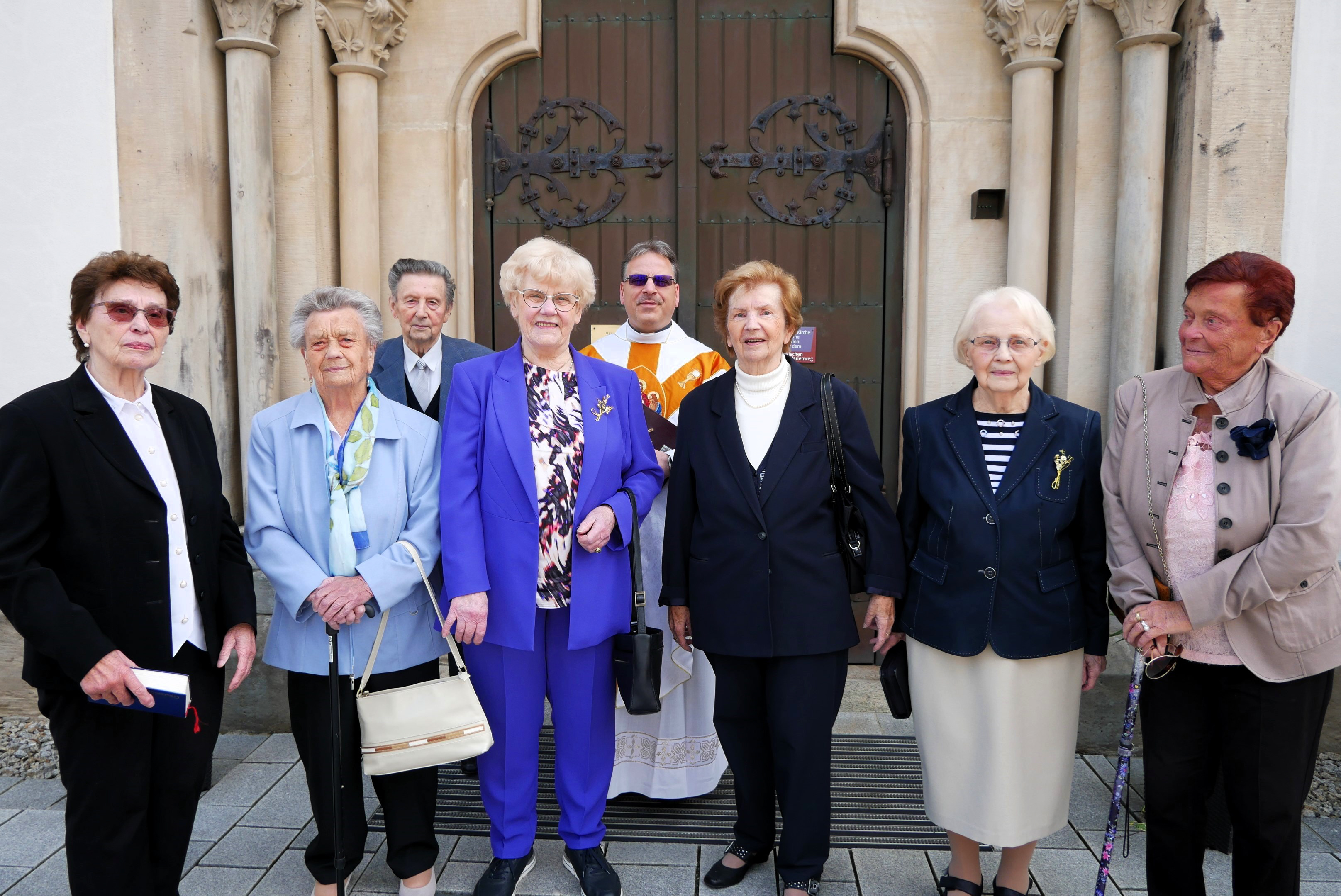 In der Pfarr- und Wallfahrtskirche „Mariae Geburt“ in Steinwiesen wurde Jubelkommunion gefeiert