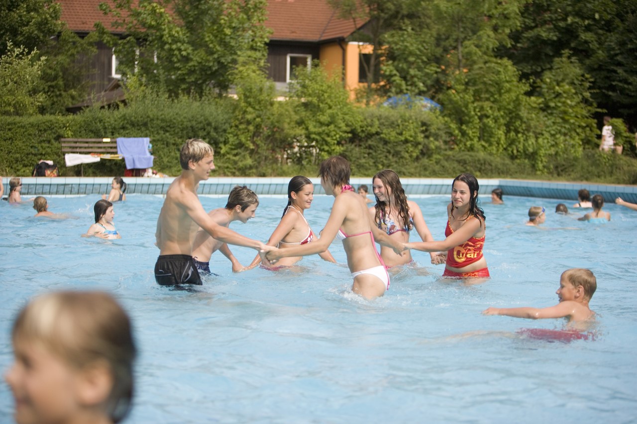 Im Freibad 2 - 11301w06.jpg