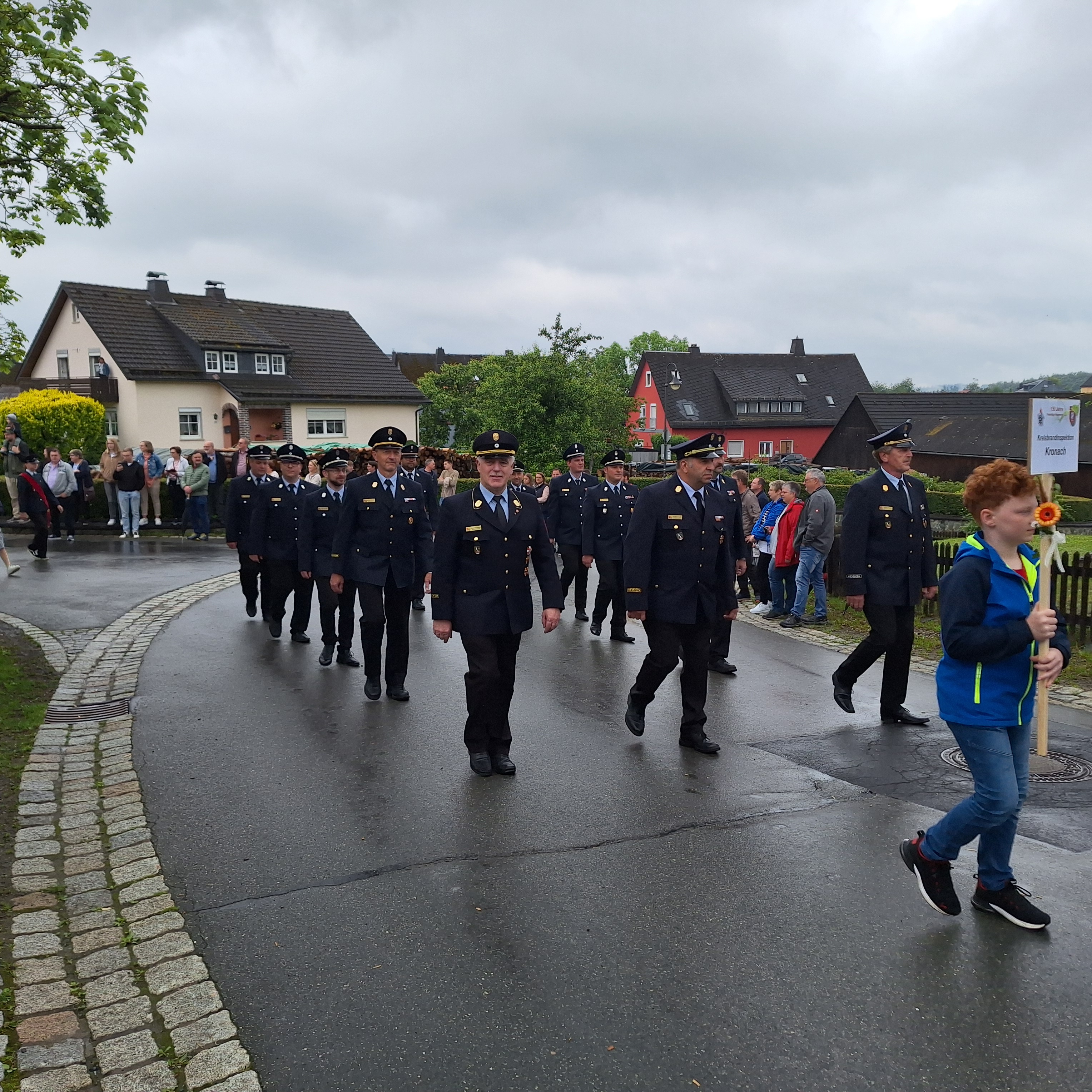 Die Kreisbrandinspektion Kronach mit (vorne von links) dem ehemaligen Kreisbrandrat Joachim Ranzenberger, seinem Nachfolger Frank Fischer und Kreisbrandinspektor Harald Schnappauf.