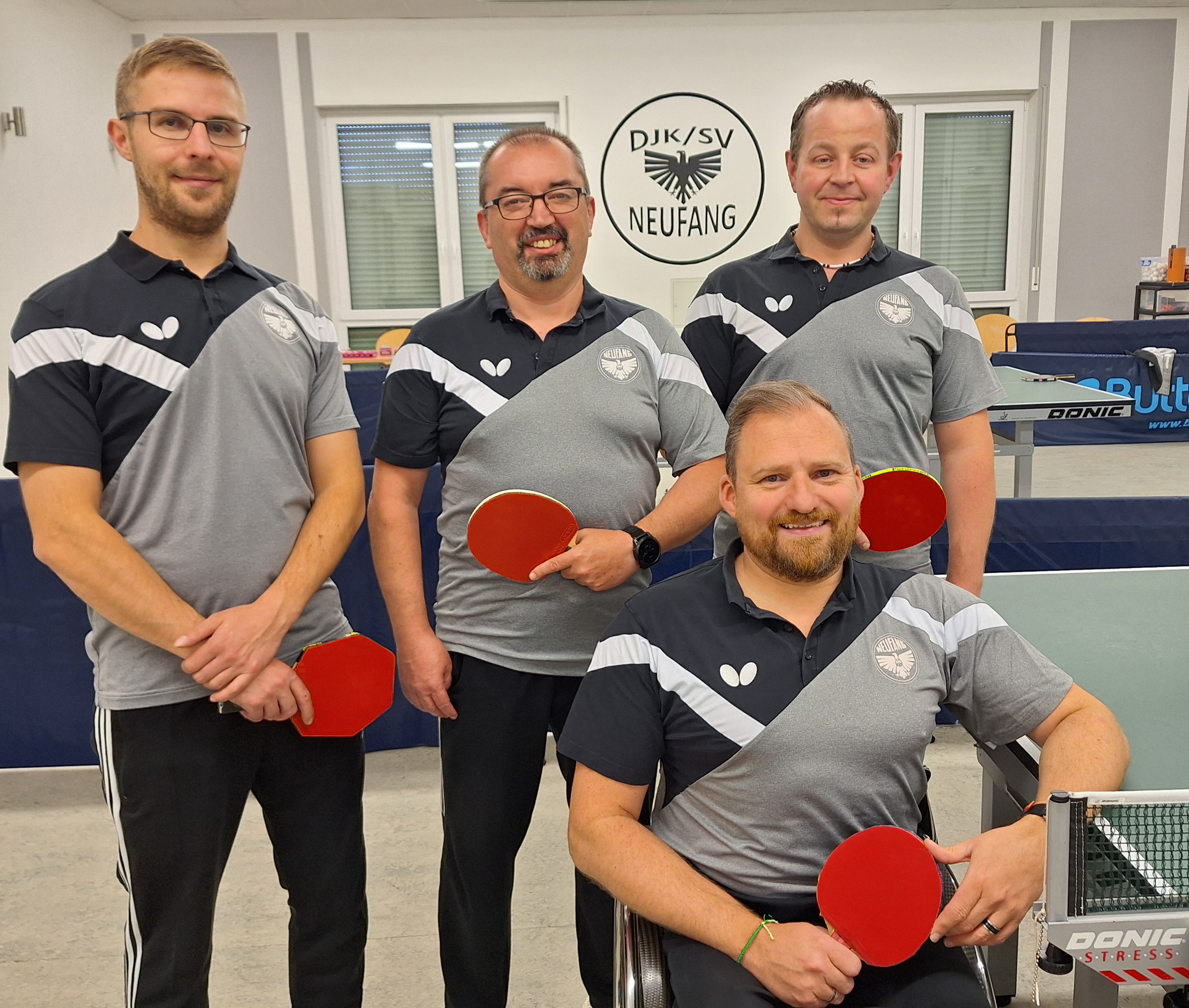 Das Bild zeigt das erfolgreiche Quartett mit (von links) Spielführer Florian Fischer-Weiß, Udo Trebes, Mario Zwosta sowie Rollstuhl-Bundesligaspieler und Abteilungsleiter Sebastian Kotschenreuther. Fotos: Hans Franz