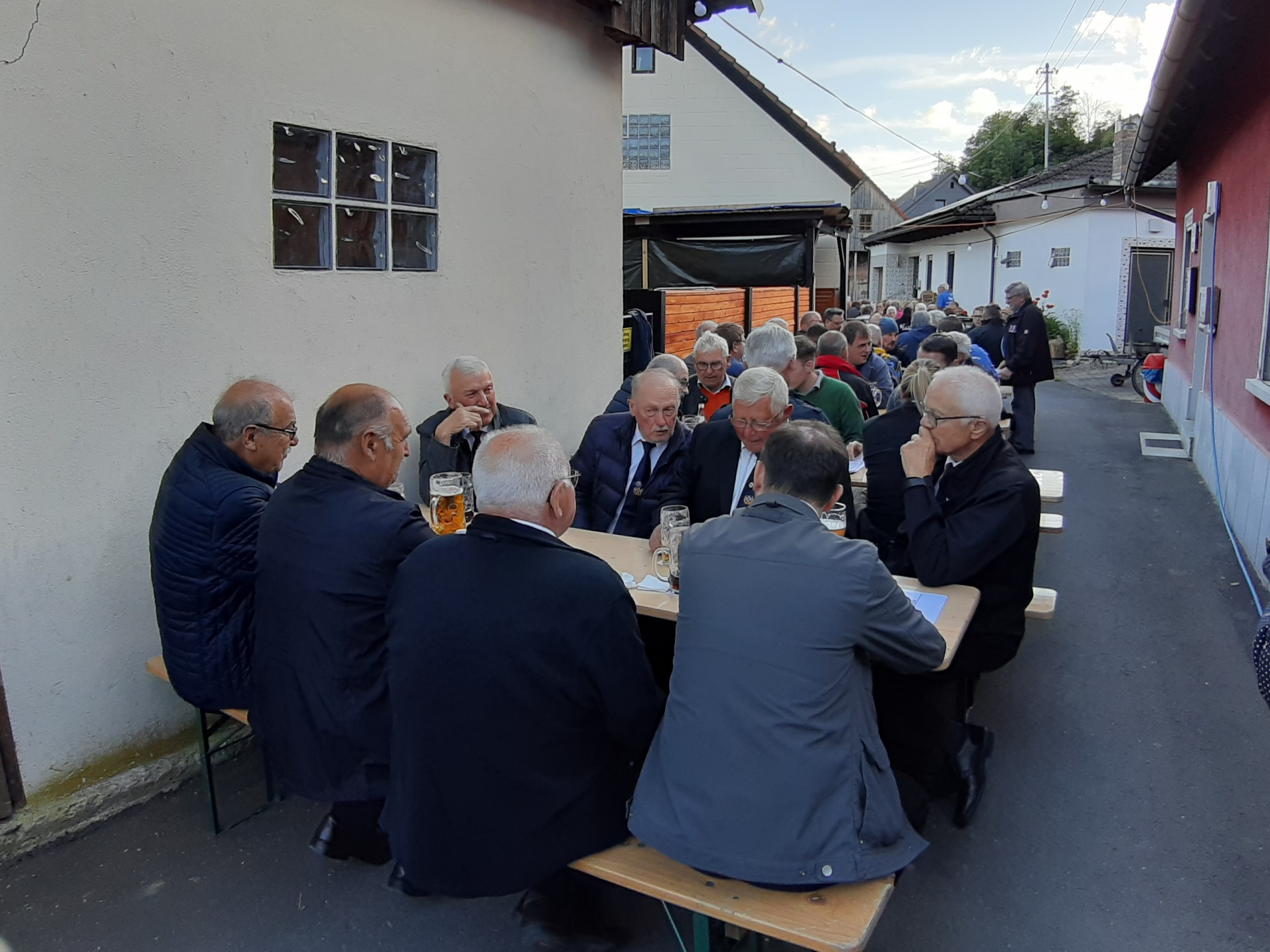 Gut besetzt waren die Bänke beim Kameradschaftsabend der SRK Steinwiesen. Im Vordergrund die VSK Hesselbach.