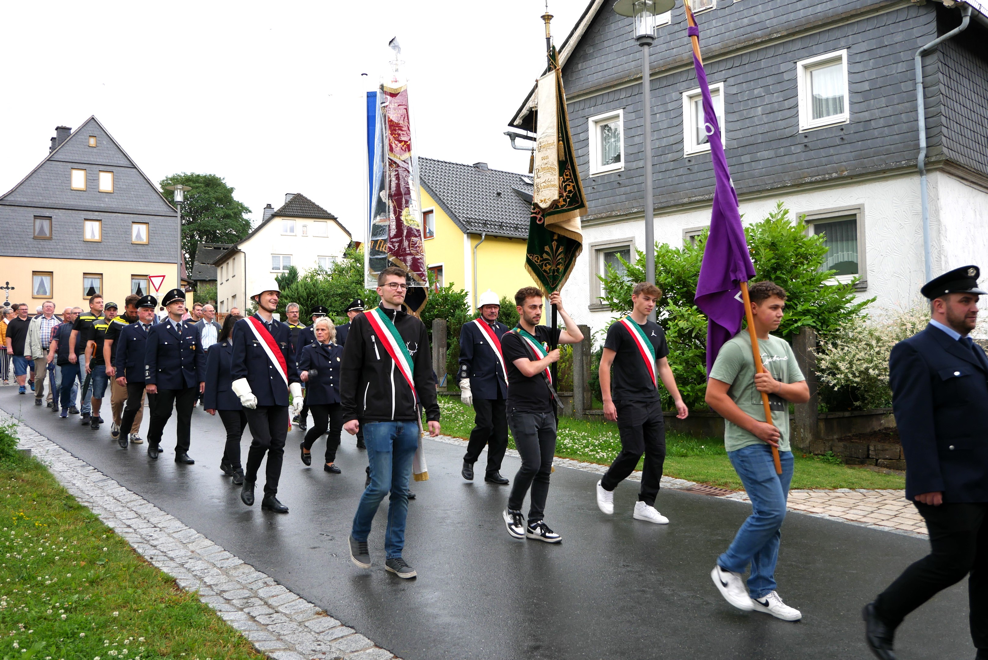 Die Birnbaumer Vereine begleiteten den Festzug.