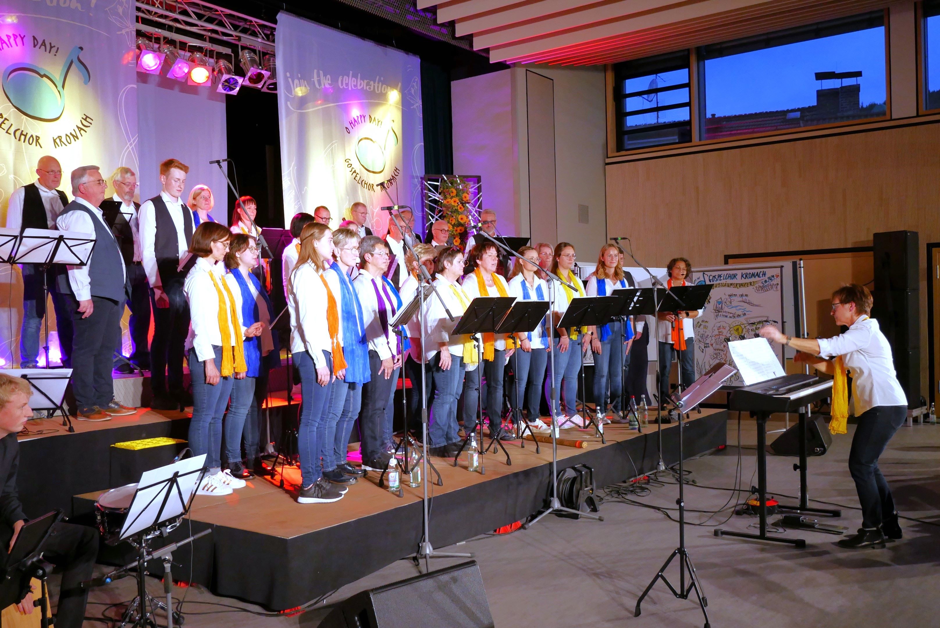 Der Gospelchor Kronach mit Chorleiterin Christiane Stömer-Rauh begeisterte in der Kulturhalle in Steinwiesen nicht nur mit Gospels sondern einem großen musikalischen Repertoire.