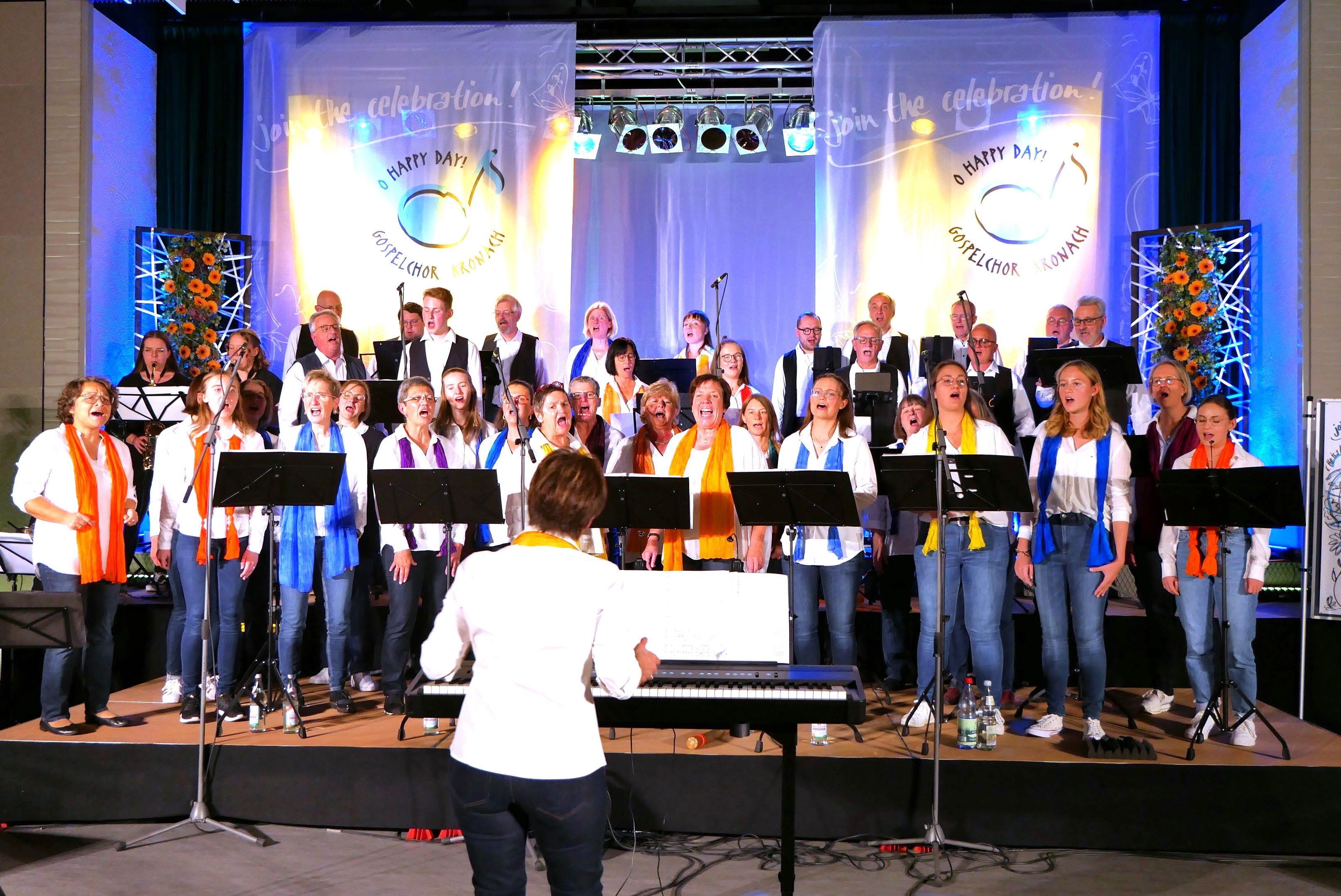 Der Gospelchor Kronach mit Chorleiterin Christiane Stömer-Rauh begeisterte in der Kulturhalle in Steinwiesen nicht nur mit Gospels, sondern einem großen musikalischen Repertoire.