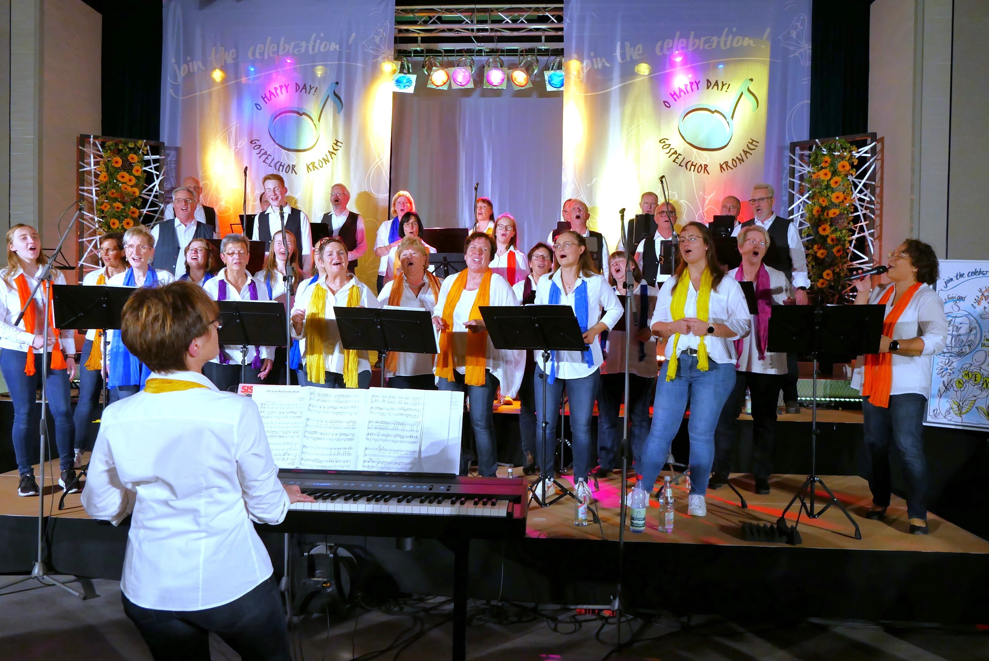 Der Gospelchor Kronach mit Chorleiterin Christiane Stömer-Rauh begeisterte in der Kulturhalle in Steinwiesen nicht nur mit Gospels, sondern einem großen musikalischen Repertoire.