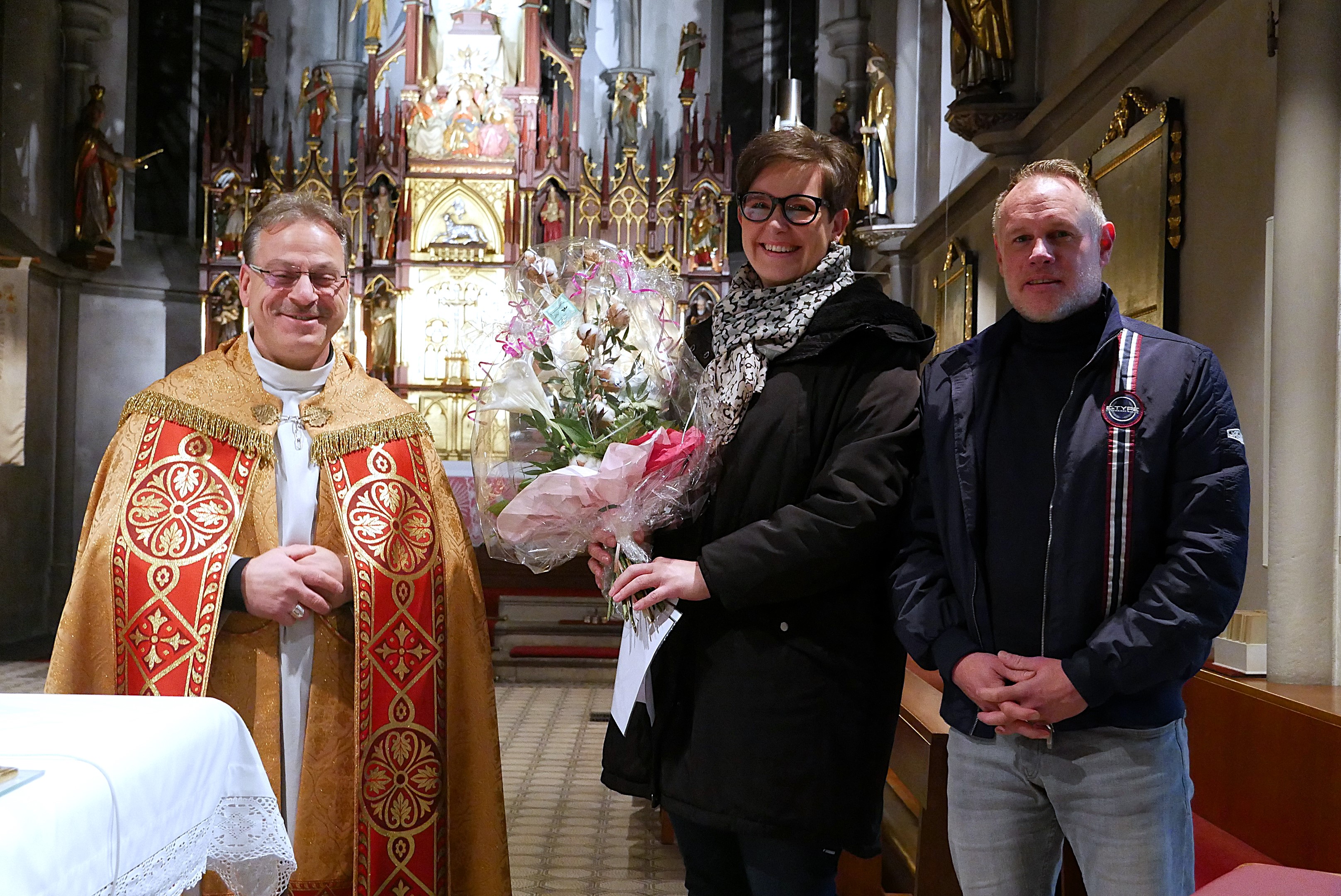 Pfarrer Richard Reis und Geschäftsführer Frank Hauck stellen die neue Kindergartenleiterin Sandra Schuberth offiziell vor (Fotos: S. Deuerling)