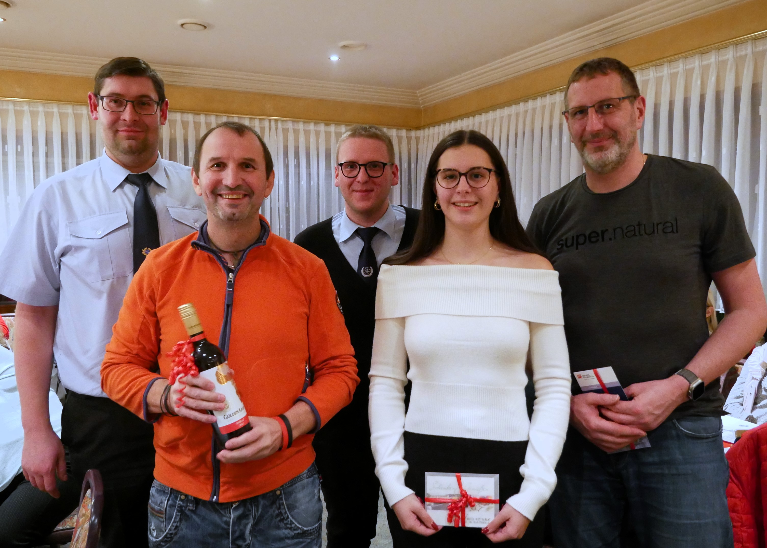 Sie sind die Gewinner des anspruchsvollen Vereinsquiz. Von links Vorsitzender Lukas Richter, Michael Burger (3), Organisator Holger Deuerling, Anna-Sophia Beyer (1), Steffen Beyer (2)