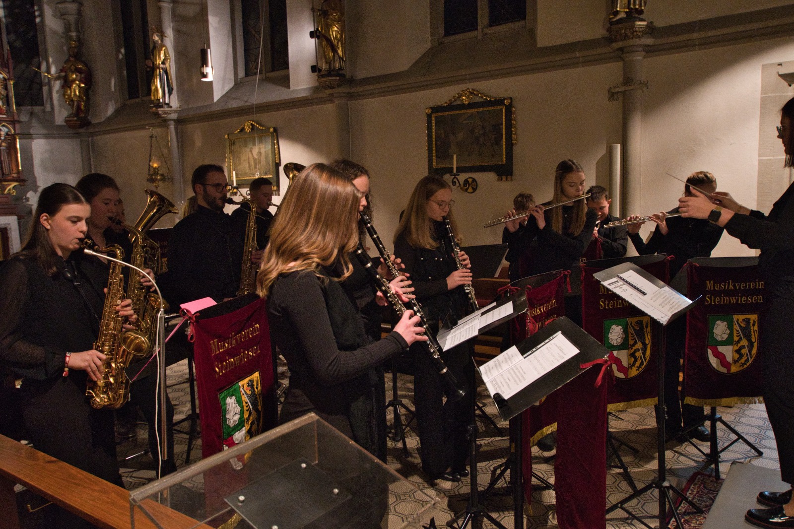 Musikalisches 3. Adventsfenster der Steinwiesener Jungmusiker in der Kirche St. Marien in Steinwiesen.